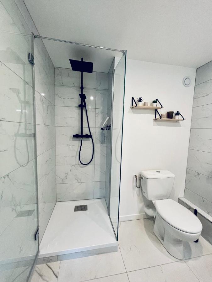 * Adelaide * Opera * Apartment Vichy